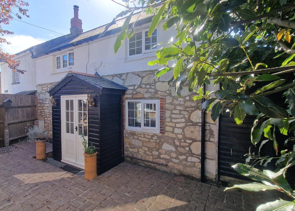 Isenhurst Court, Lane End Road, Bembridge, Isle of Wight, PO35 5XJ